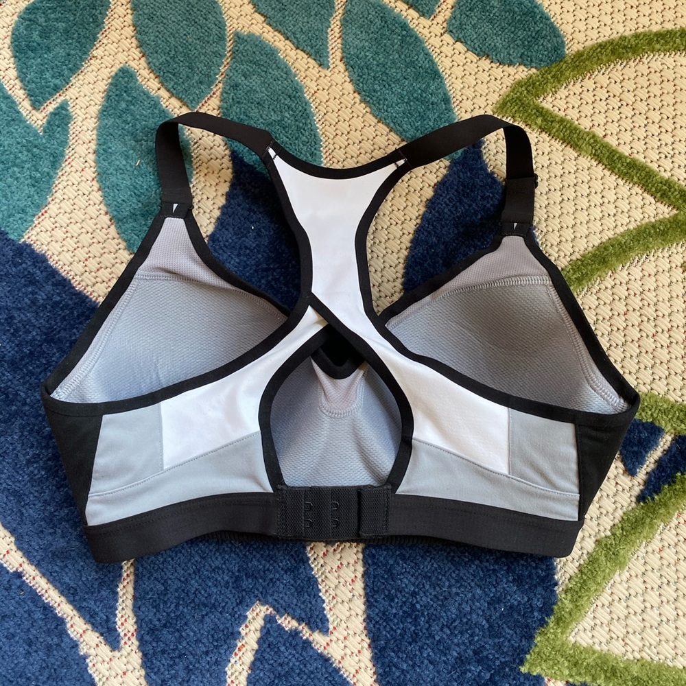 Victoria Sport Bra - 32D